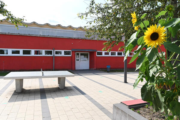 Schmachtenhagen Sporthalle außen. Fotos für Stadt Oranienburg