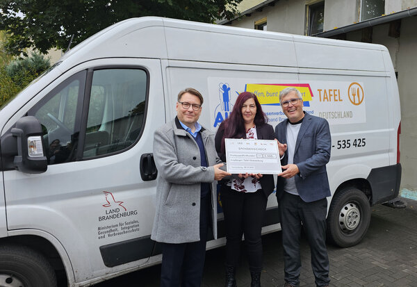 Spenden�bergabe an Oranienburger Tafel 