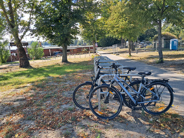 Fahrradb�gel am Badestrand Lehnitzsee (Oranienburger Seite)