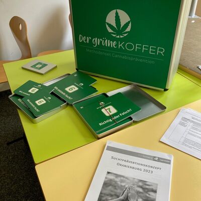 Suchtpr&auml;vention ab 2021 - 29.09.2025 - Gr&uuml;ner Koffer_3