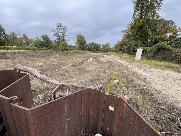 Baufeld aus der N�he: Hier wird die Schleuse Friedenthal wieder aufgebaut.