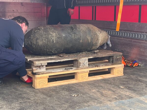 Sie ist die 236. Bombe, die in Oranienburg seit 1990 geborgen wurde: Die heute entsch�rfte Bombe auf der Biberinsel.