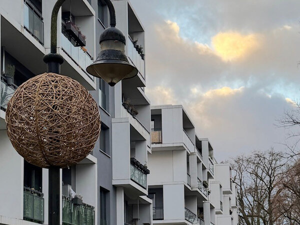 Organic Balls - ein neues Element vervollst�ndigt die Weihnachtsbeleuchtung in der Innenstadt