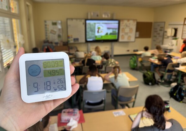 Bei einem st&auml;dtischen Gewinnspiel im Sommer dieses Jahres erwies sich der Klassenraum der 5a der Waldschule als ein besonders warmer Ort. Die Schule gewann den Wettbewerb, bei der Auftaktveranstaltung im Juli konnte die Klasse von ihren erschwerten Lernbe