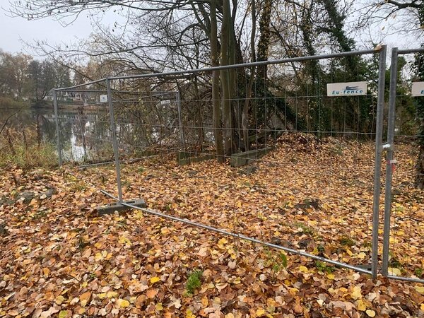 Betreten verboten! Ein kleinerer Bereich zwischen Lehnitzsee und Sportplatz ist wegen einer radiologischen Auff�lligkeit vor�bergehend abgesperrt.