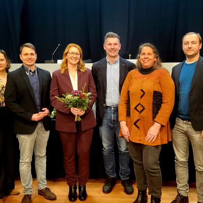 Amtseinf&uuml;hrung von Oranienburgs neuer B&uuml;rgermeisterin Jennifer Collin-Feeder: Gruppenfoto mit den Fraktionsvorsitzenden der Stadtverordnetenversammlung