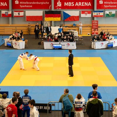 Auf der Judo-Matte: Der Geist der japanischen Kampfsportart folgt dem Prinzip &raquo;Siegen durch Nachgeben&laquo;, bei dem die Kraft des Gegners zu dessen Abwehr genutzt wird.