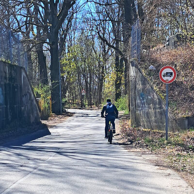 Einfahrt in die Stra&szlig;e Am Kanal