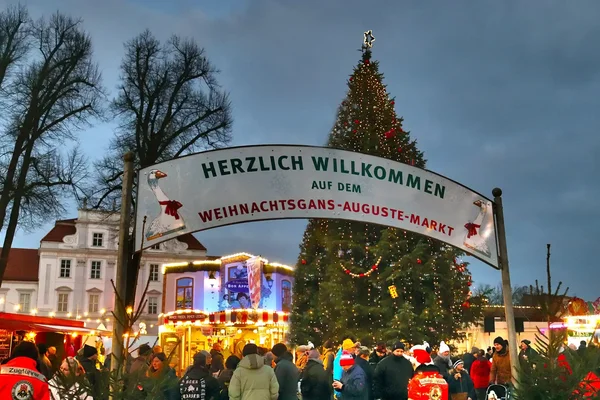 weihnachtsmarkt-oranienburg-eingang-c-nico-albrecht