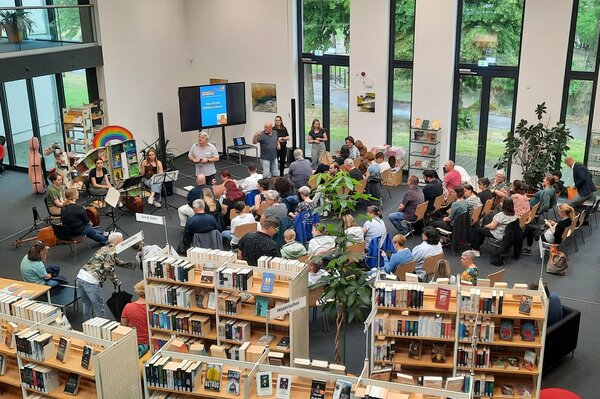 Inklusiver Stadtempfang 2024 in der Stadtbibliothek