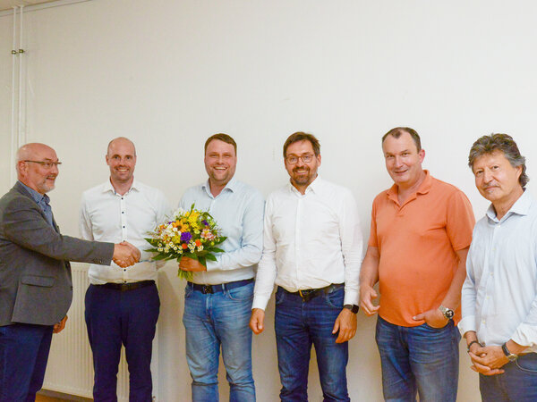 Amtseinf�hrung beim NWA: Matthias Kunde, Christoph Schmidt-Jansa (Finanzdezernent der Stadt Oranienburg), der neue hauptamtliche Verbandsvorsteher Marcel M�ller, Oliver Borchert (B�rgermeister der Gemeinde Wandlitz), Uwe Liebehenschel (Vorsitzender der Verbandsversammlung), Filippo Smaldino (B�rgermeister der Gemeinde M�hlenbecker Land).