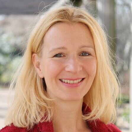 Die Autorin Angela Bernhardt