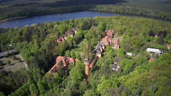 Die Ende des 19. Jahrhunderts errichtete ehemalige Lungenheilst&auml;tte Grabowsee in Oranienburg-Friedrichsthal wurde nach dem Zweiten Weltkrieg durch die Sowjetarmee als Lazarett genutzt und verfiel nach deren Abzug - heute gilt sie als sog. &raquo;Lost Place&laquo;.