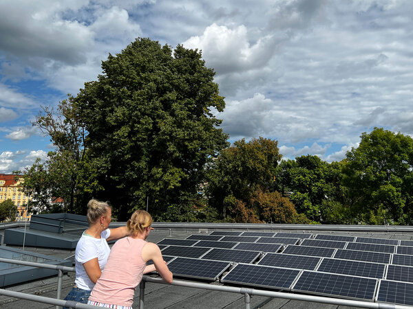 Photovoltaik-Anlage auf dem Dach der Stadtbibliothek