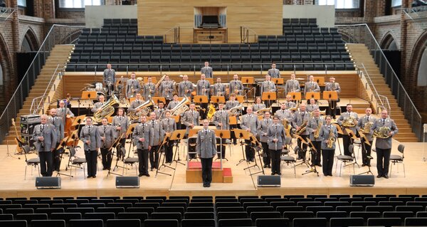 Das Heeresmusikkorps Neubrandenburg l�dt am 3. November erneut zu einem Benefizkonzert in der St.-Nicolai-Kirche ein.