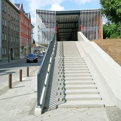 S&uuml;dlicher Treppenaufgang des Fahrradparkhauses