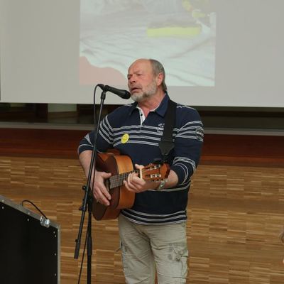 Herr Friese musizierte und ...