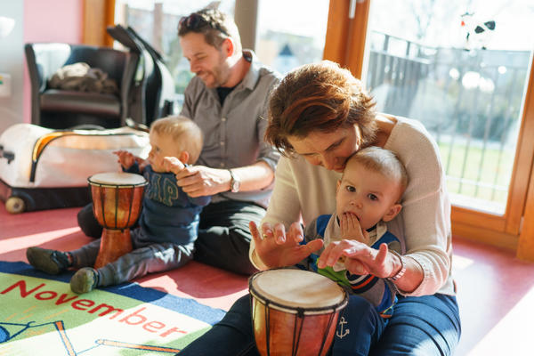 Fr�hkindlicher Musikkurs im  Eltern-Kind-Treff