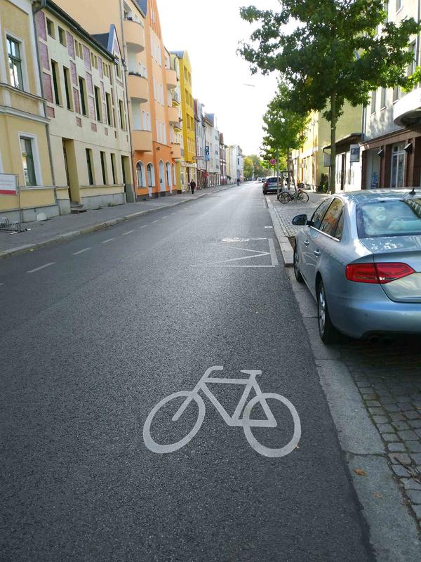 Fahrbahnabschnitt in der n�rdlichen Lehnitzstra�e