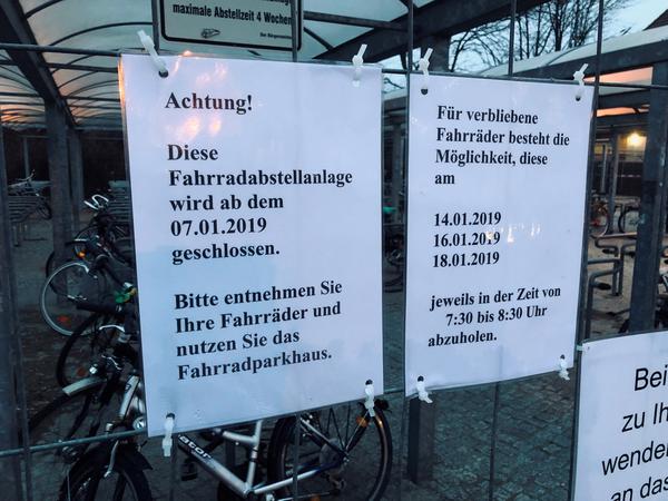 Bitte Fahrr�der an der alten Fahrradabstellanlage abbauen