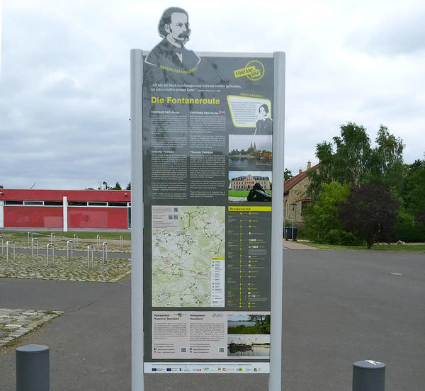 Der neue Fontane-Radweg: Infotafel am Oranienburger Schlosshafen