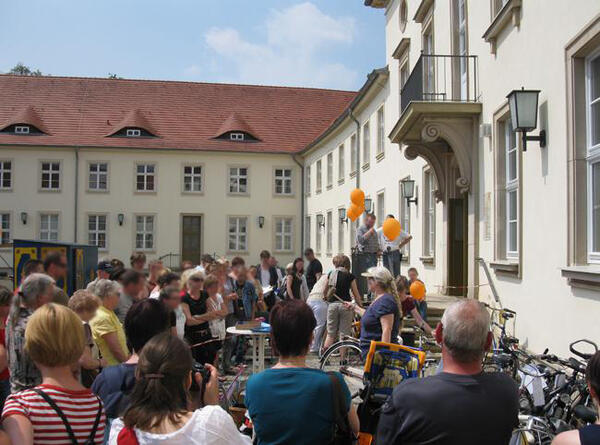 Fundsachenversteigerung vor dem Schloss