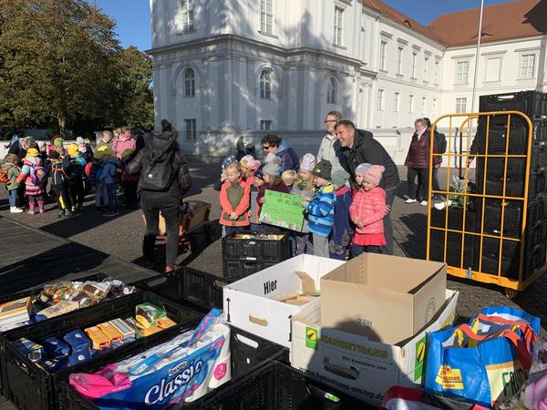 Mehr als 5.500 Lebensmittel und Kosmetikartikel spendeten die Oranenburgerinnen und Oranienburger f�r die Tafel.