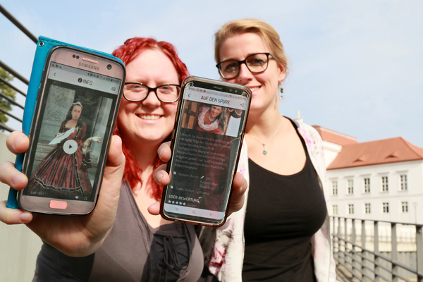 Jennifer Bonk (links) und Jennifer Bernard sind ein eingespieltes Team: Gemeinsam haben sie die digitale Stadtrallye konzipiert.