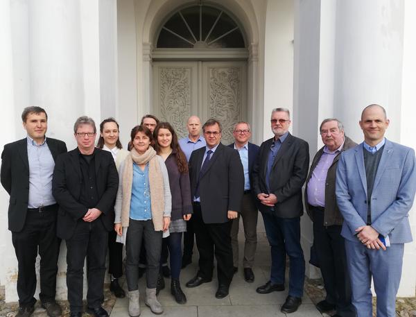 Die Jurymitglieder trafen sich Mitte Januar im Schloss Oranienburg, um einen Preistr�ger zu ernennen. Dieser wird aber erst zur Preisverleihung verraten. 