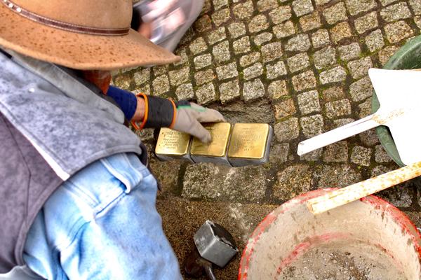 Stolpersteinverlegung durch Gunter Demnig