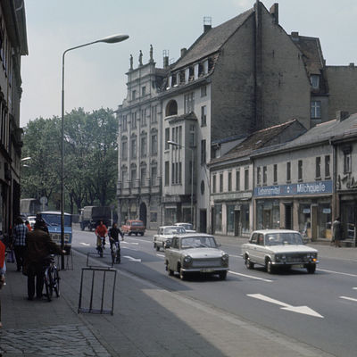 Die Bernauer Stra�e (damals noch "Stra�e des Friedens") im Jahre 1978 ...