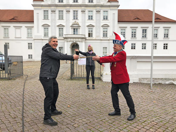 B�rgermeister Alexander Laesicke musste sich im Kampf um den Rathausschl�ssel schlie�lich geschlagen geben.