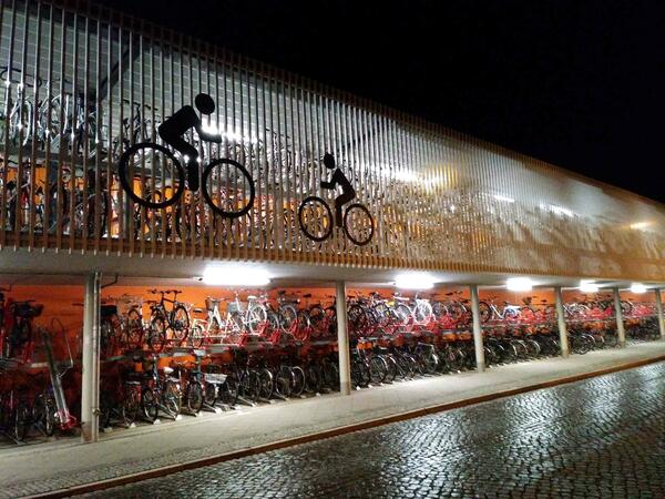 Das Fahrradparkhaus am Oranienburger Bahnhof ist ein Teil der sich st�ndig ausweitenden Fahrradinfrastruktur unserer Stadt.