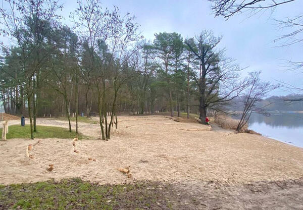 Aufgeh�bscht und bereit f�r die n�chste Badesaison: der Grabowsee.