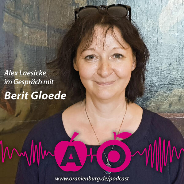 erit Gloede, �Kastellanin� des Schlossmuseums Oranienburg, im Gespr�ch mit B�rgermeister Alexander Laesicke.