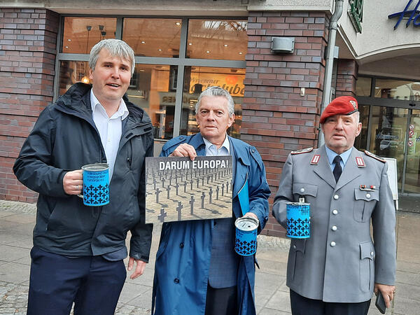 Auftakt der Spendensammlung f�r die Kriegsgr�berf�rsorge