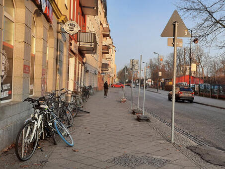 Auch in der Stralsunder Stra�e ist das Parken w�hrend der Gesch�ftszeiten nur noch mit Parkschein gestattet.