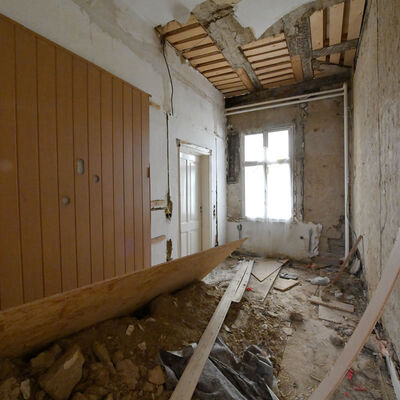 Sanierung des historischen Geb&auml;udes in der Sachsenhausener Stra&szlig;e 2 (Fr&uuml;hjahr 2022)