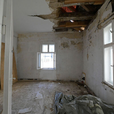 Sanierung des historischen Geb&auml;udes in der Sachsenhausener Stra&szlig;e 2 (Fr&uuml;hjahr 2022)