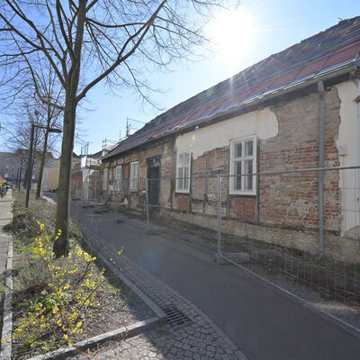 Sanierung des historischen Geb&auml;udes in der Sachsenhausener Stra&szlig;e 2 (Fr&uuml;hjahr 2022)