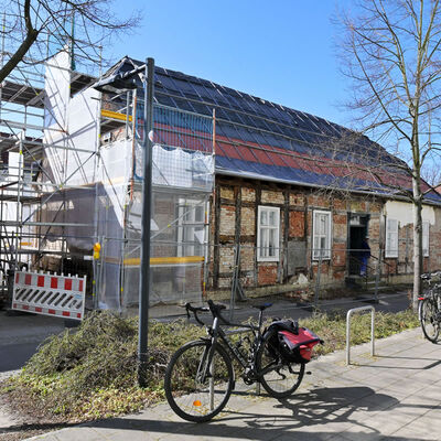 Sanierung des historischen Geb&auml;udes in der Sachsenhausener Stra&szlig;e 2 (Fr&uuml;hjahr 2022)