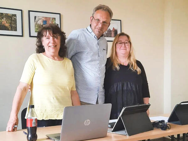 Das dreik�pfige Team des Zehlendorfer Ortsbeirates: Silvana Puhr, Ahmet �ztemel und Anja Rosenow-Doil (v.l.).