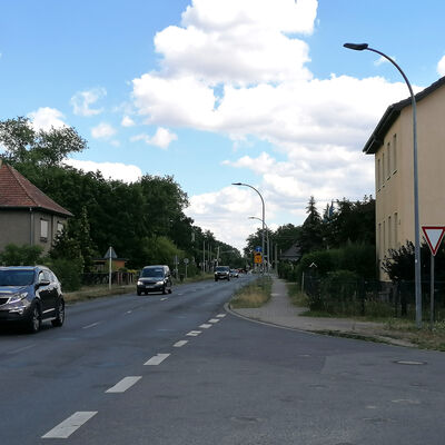An der Stra�e �Zum Bahnhof� in Sachsenhausen