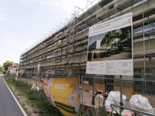 Eine der gr��ten Vergaben 2021: Der Rohbau der neuen Grundschule Friedrichsthal.