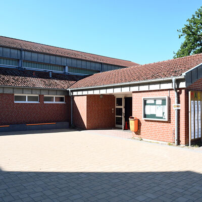 Sporthalle Grundschule Sachsenhausen (Au&szlig;enansicht)