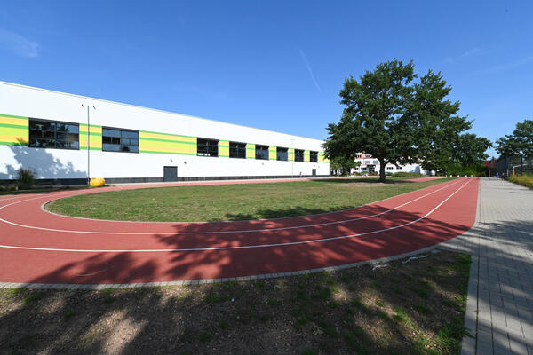 Oranienburg Comenius-Sporthalle außen
