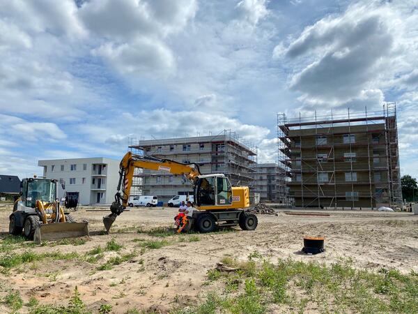 Auch die WOBA sorgt f�r neuen Wohnraum, so wie derzeit hier in der Wei�en Stadt.