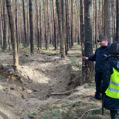 Zwei Bomben im Wald erfolgreich gesprengt.
