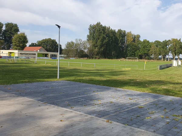 Viel (Kunst)rasen f�r viel Sport. Eine zus�tzliche Investitionsma�nahme der Stadt Oranienburg sorgt daf�r, dass die Erneuerung des Zehlendorfer Sportplatzes vorangeht.