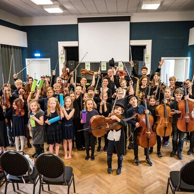 Im letzten Jahr kamen Musiksch&uuml;ler aus Hamm und Oranienburg zusammen, um eine Stummfilmkom&ouml;die von Charlie Chaplin mit eigens neu komponierter Musik aufzuf&uuml;hren.